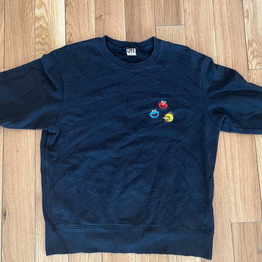 UNIQLO SESAME STREET X KAWS BLACK SWEATSHIRT